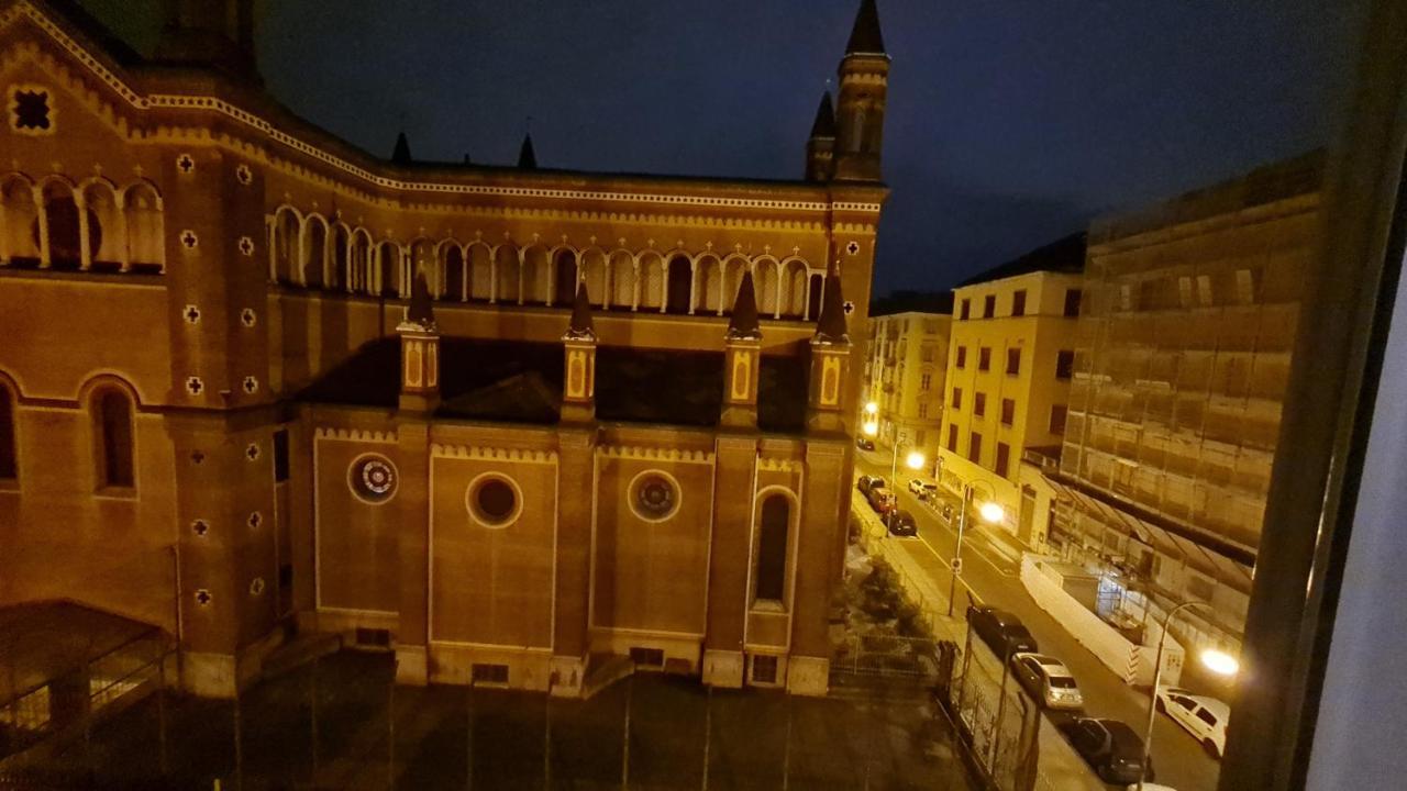Magenta 5 * Turín